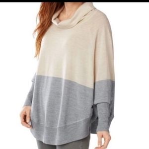 Smartwool Nokoni Dolman Sleeve Style Poncho Cream & Shimmer Gray